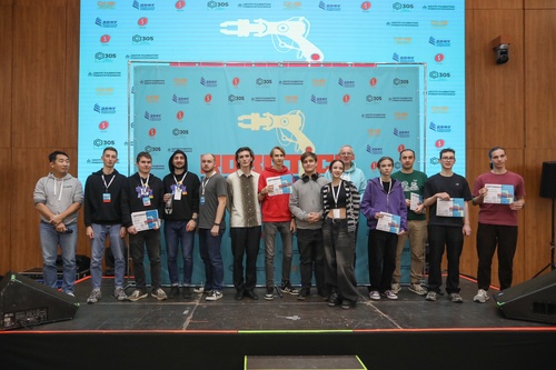 Robotics Tournament 2024: 1 и 3 место у команд ЦРР!